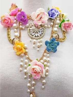 Aratta Multicolor Pastel Floral Pearl Necklace with Gold Chains